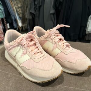 New Balance 237 Baby pink/baby pink/white size 8